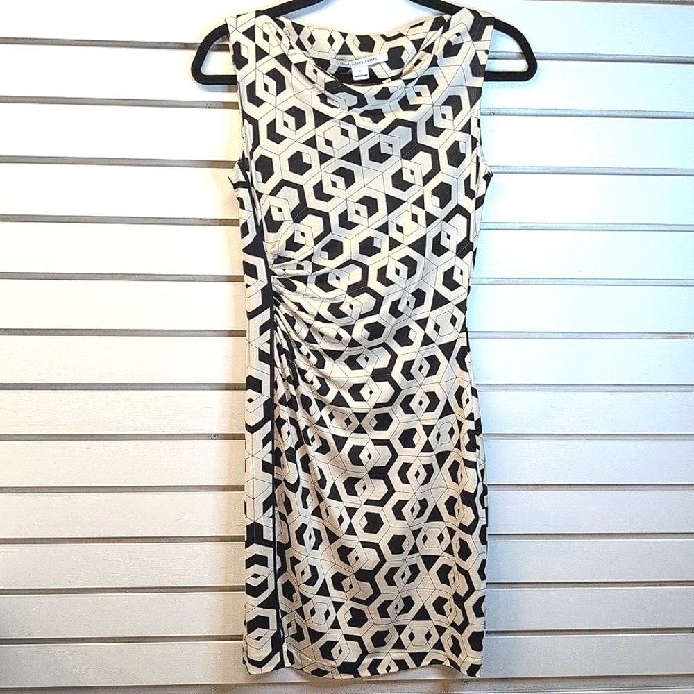 Diane Von Furstenberg Glass Mary Hex Maze Dress 100% Silk Size 4 - Picture 2 of 10